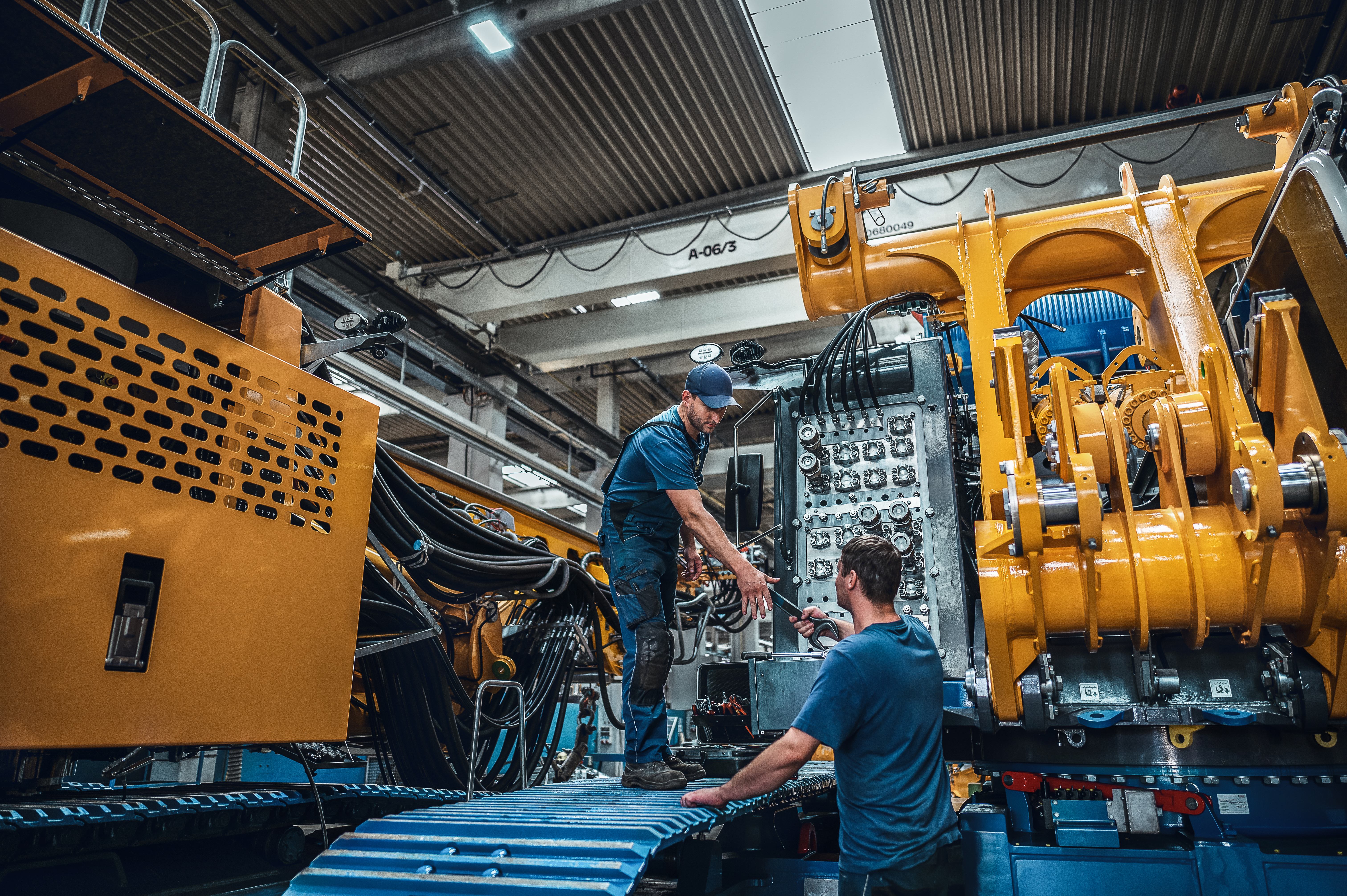 At Bauer, we manufacture machines that set standards in specialist foundation engineering.