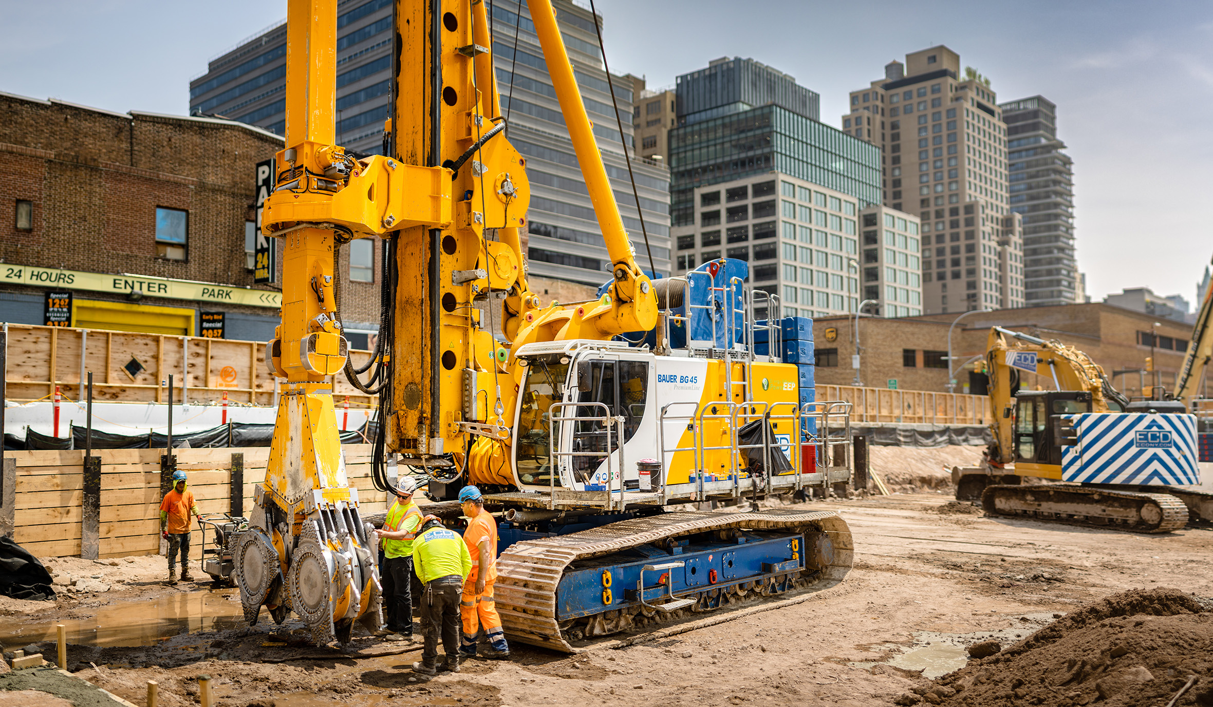 Als besonders nachhaltiges Verfahren gilt das von Bauer Maschinen patentierte Cutter Soil Mixing, für das Bauer auch das passende Equipment liefert.