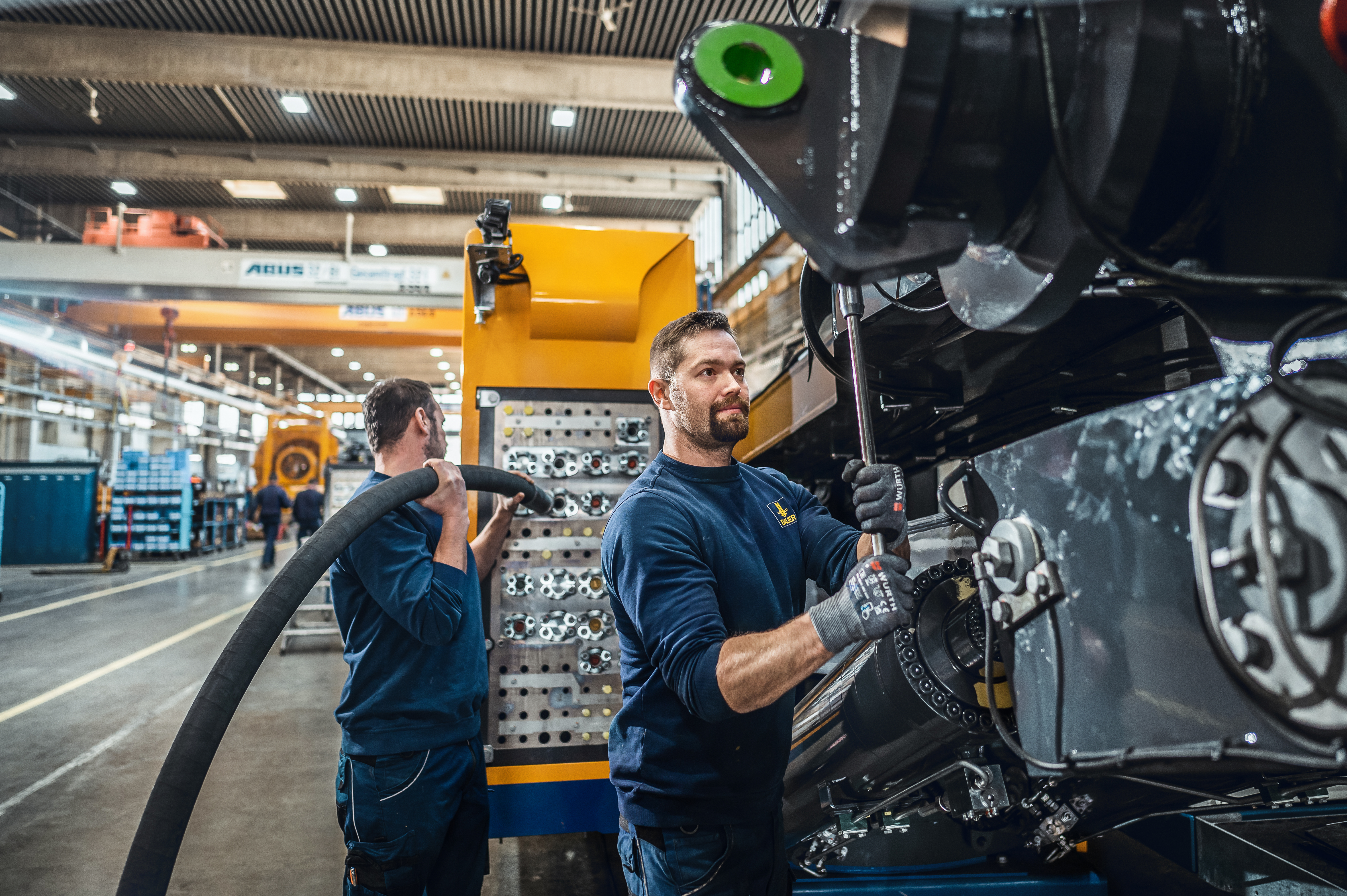 Drilling rigs, duty-cycle cranes, trench cutters, pile driving equipment, mixers, anchor drilling rigs, mining: Discover our products & services now!