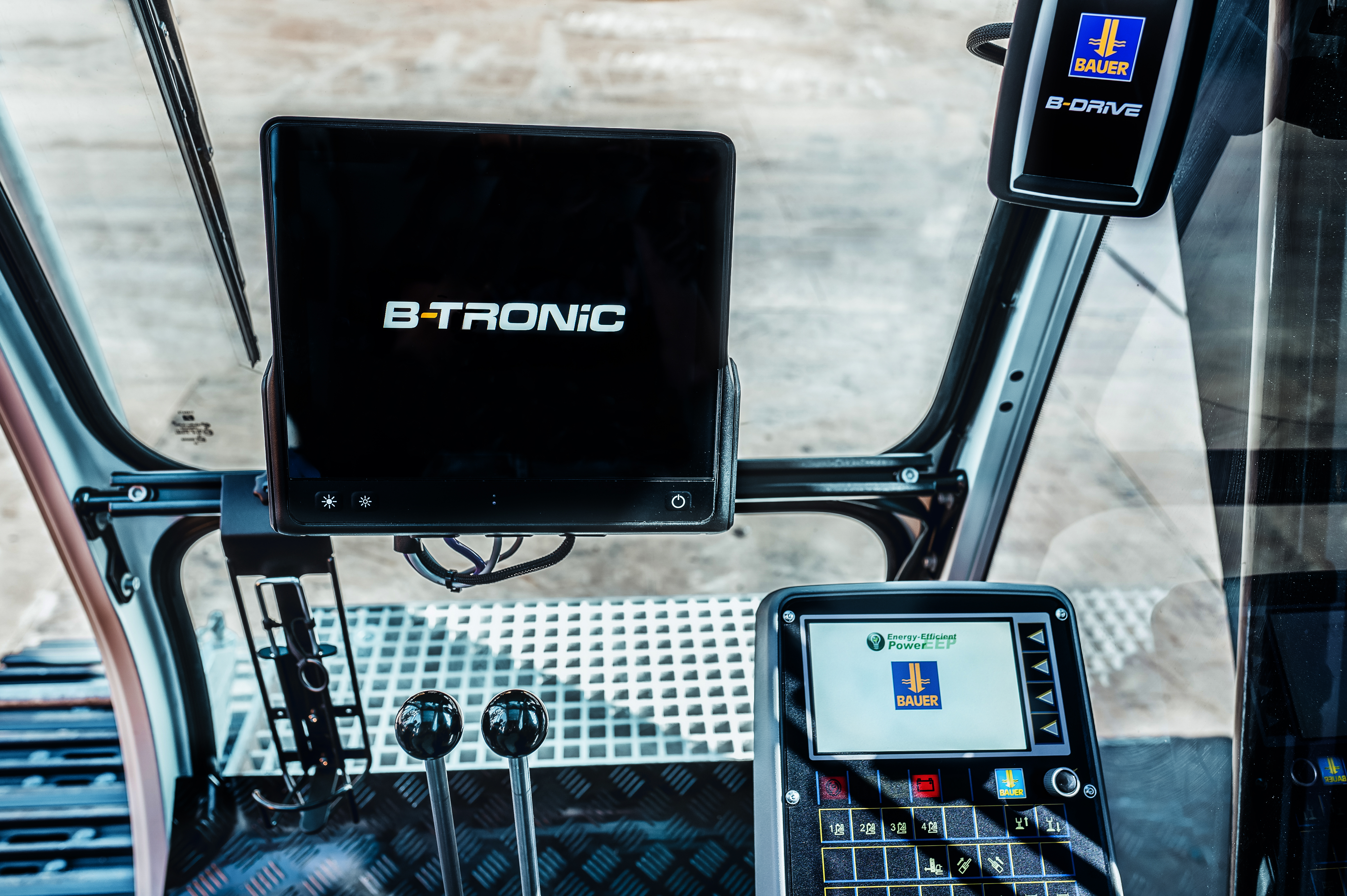 BAUER B-Tronic - Maschinenbedienung der neuesten Generation im Spezialtiefbau