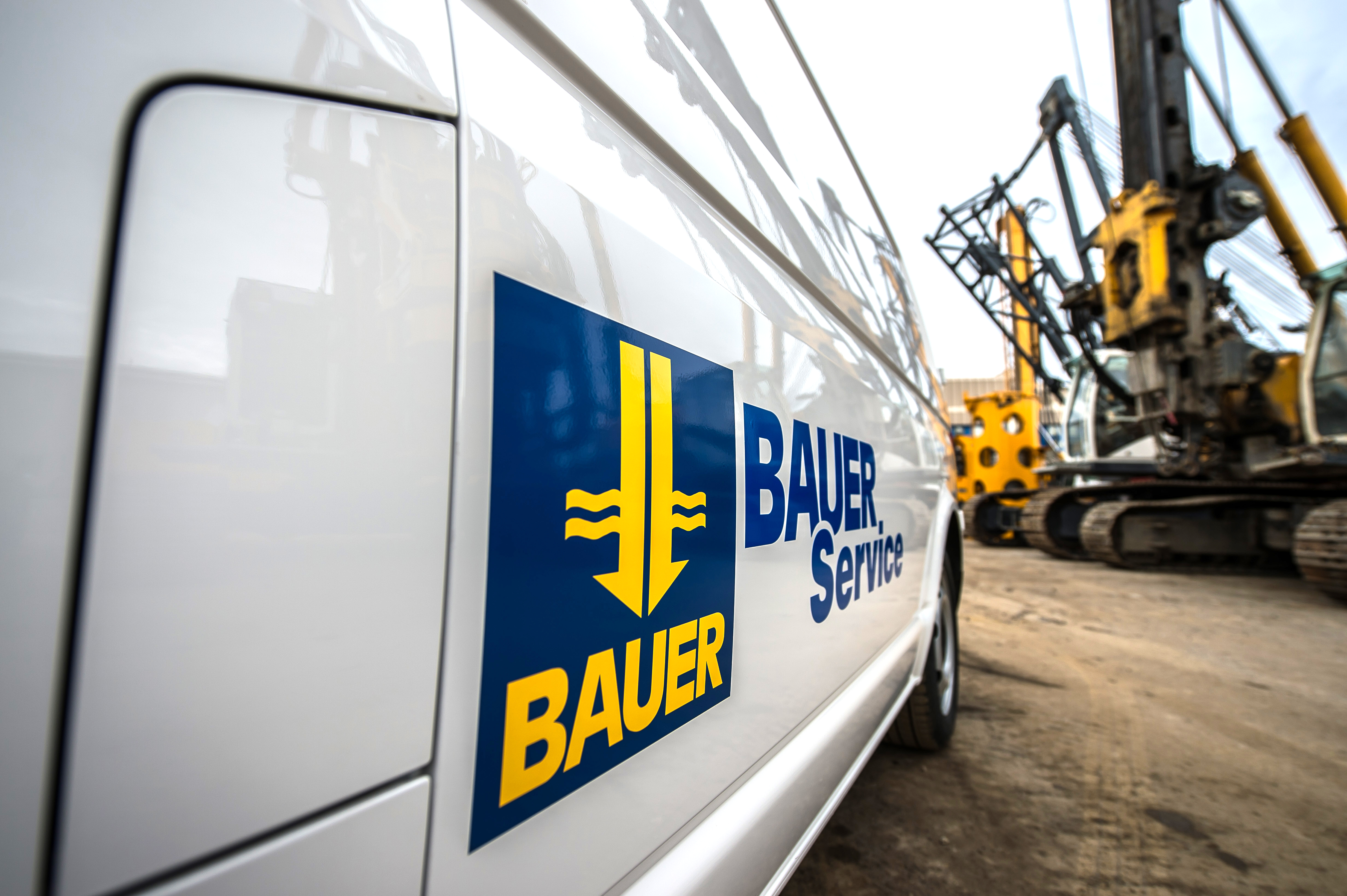 Our specialists in the Spare Parts and Service department are available to assist you.