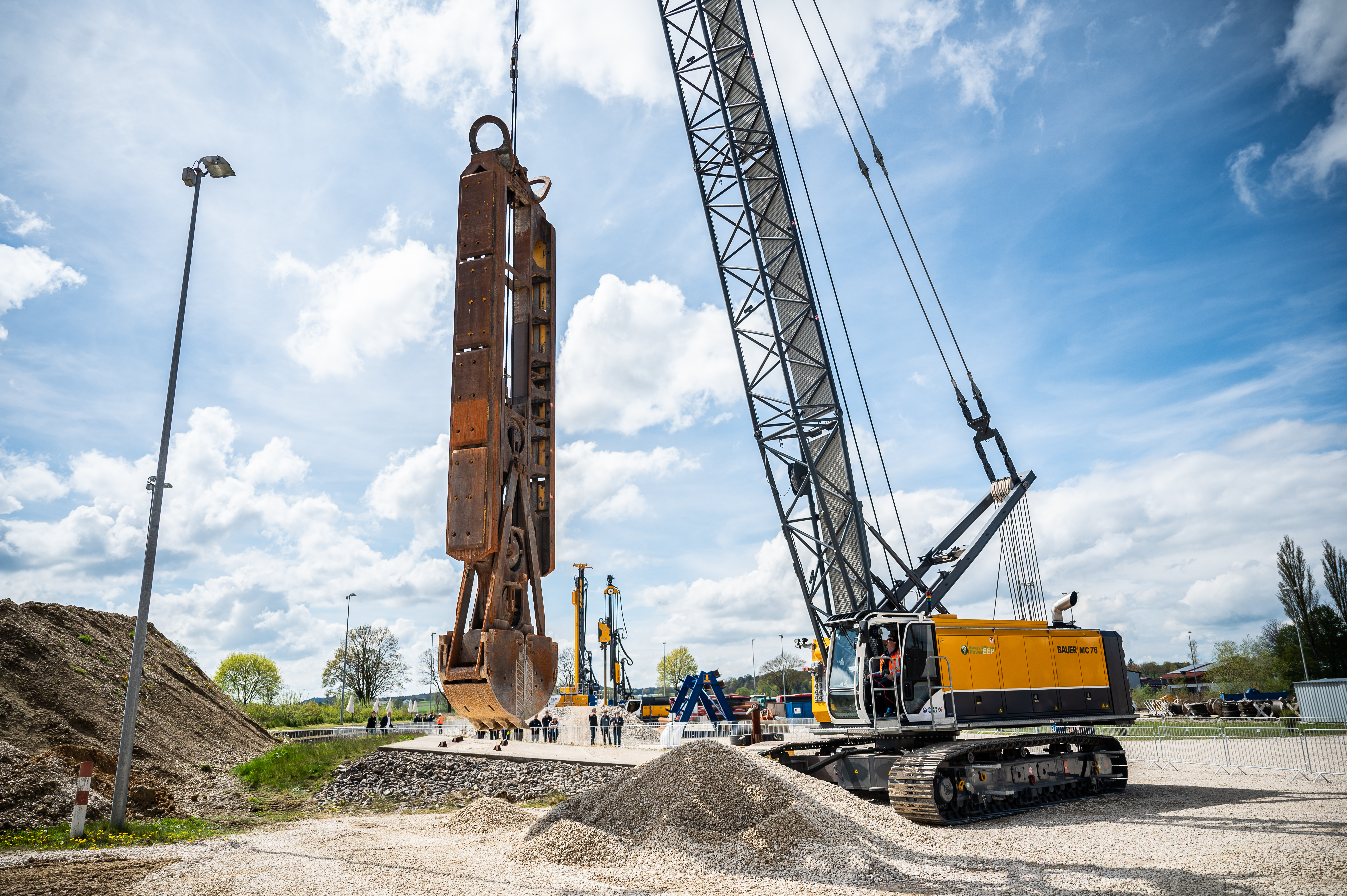 BAUER MC 76 duty-cycle crane