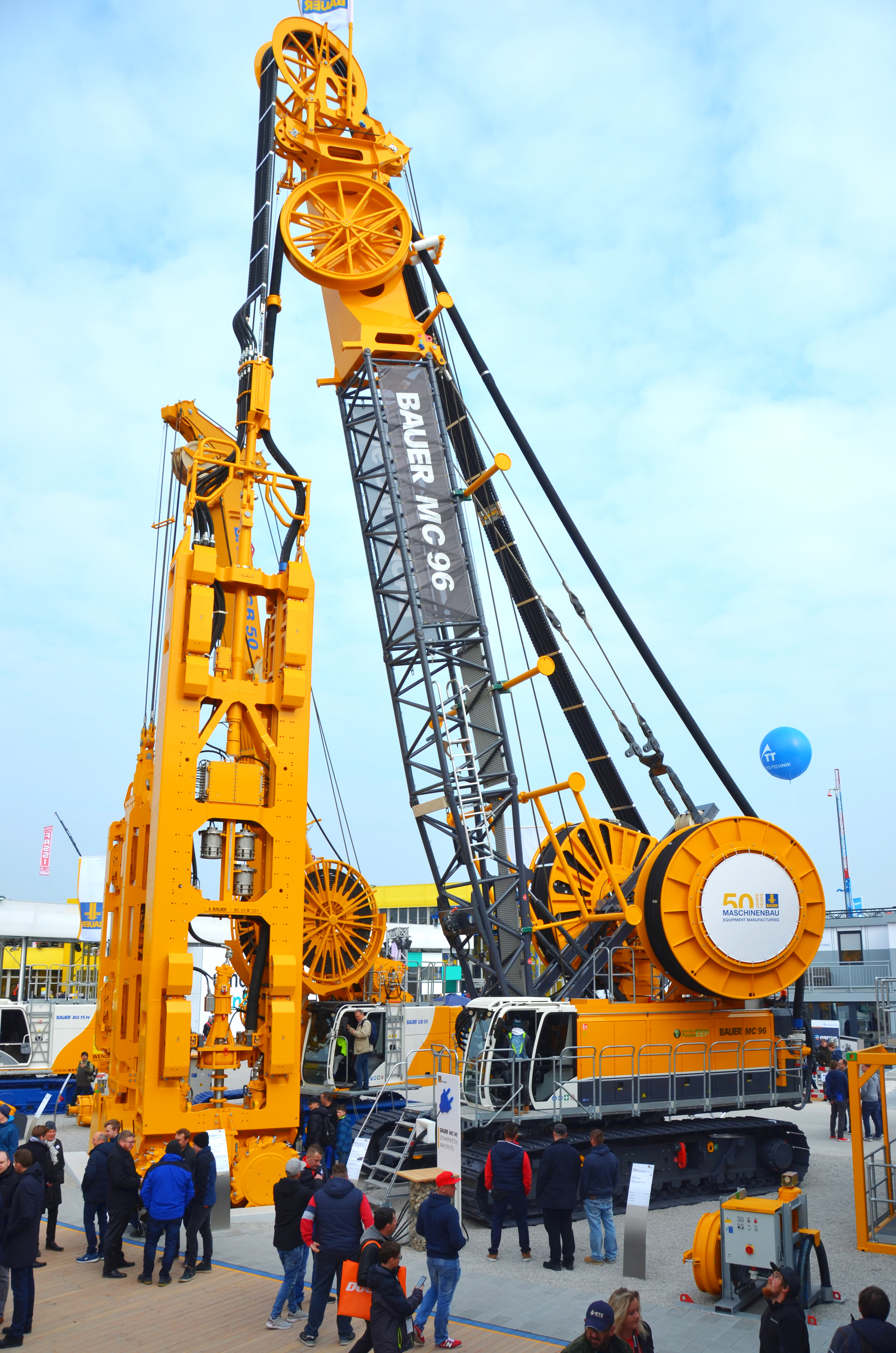 BAUER MC 96 duty-cycle crane with electric drive