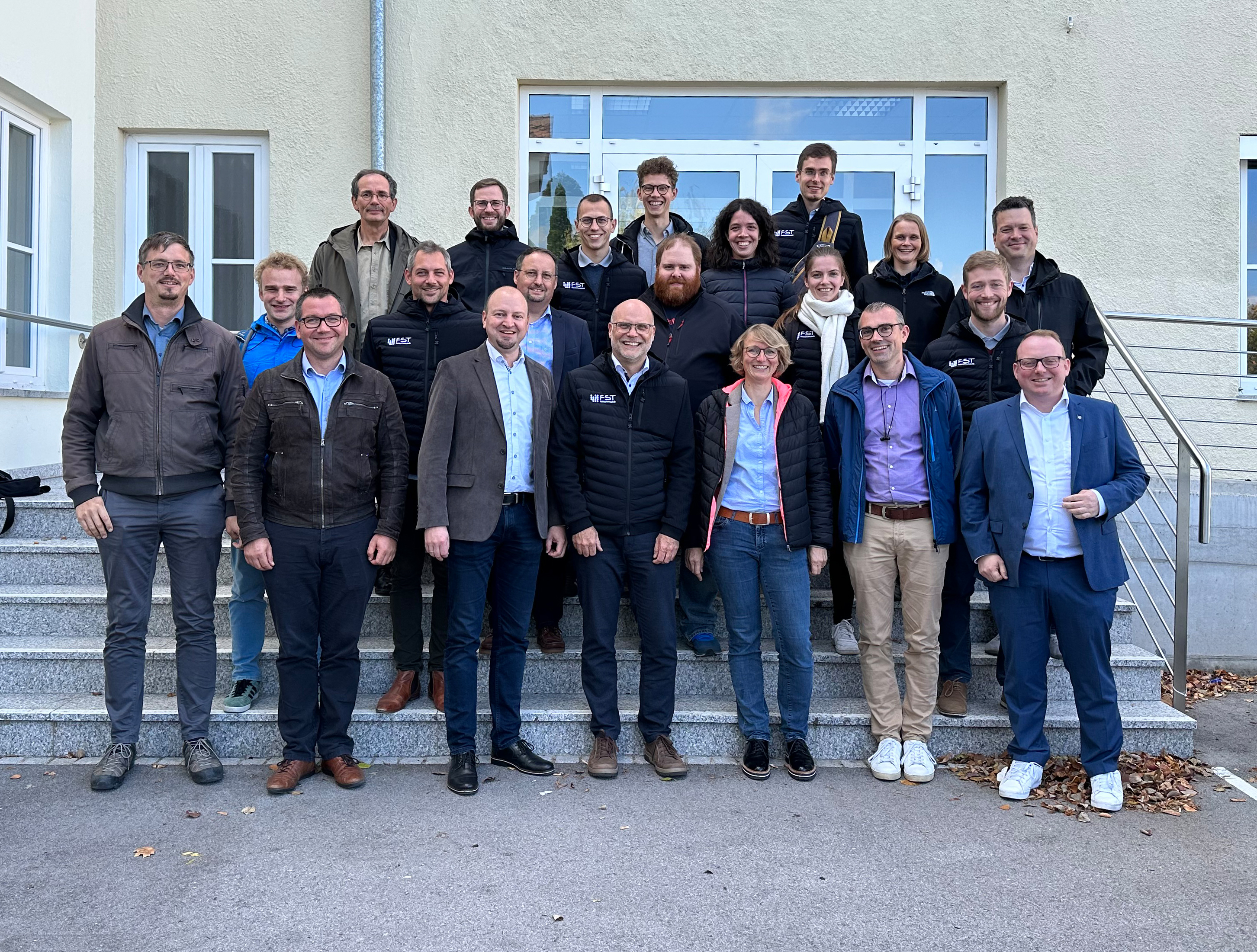 Kick-off-Veranstaltung im Oktober 2023 – dem Konsortium gehören die BAUER Maschinen GmbH sowie die Professur für Fluidsystemtechnik und der Lehrstuhl für Strömungsmechanik der FAU Erlangen-Nürnberg an.