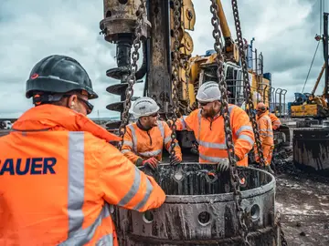 Our experts from Bauer Spezialtiefbau during a project in the UK