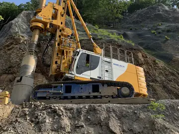 Das ValueLine-Drehbohrgerät BAUER BG 26 auf einem BT 70 Trägergerät ist optimiert für das Kellybohren. 