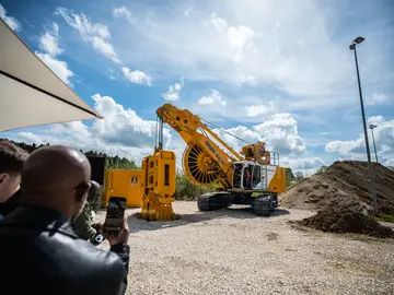 Mit dem Newsletter von Bauer Maschinen sind sie immer bestens informiert. 