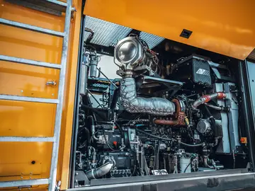 Ob Grundlagen- oder Aufbautraining: In unseren Seminaren lernen Mechaniker und Servicepersonal alles Wichtige rund um die Themen Hydraulik und Elektrik/Elektronik der Bauer-Drehbohrgeräte.