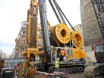 Bauer Fräse im Einsatz im Paris