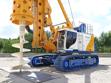 模型製作用品 BAUER BG 40 Rotary Drilling Rig 1:50 Drehbohrgerat Rotary Drilling Rig BG40 Bauer Diecast Model