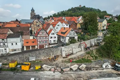 The wall of the German town Homberg was extensively rehabilitated over a length of 100 m.