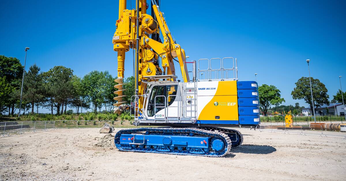 模型製作用品 BAUER BG 40 Rotary Drilling Rig Miniature Construction World - Bauer BG40 model